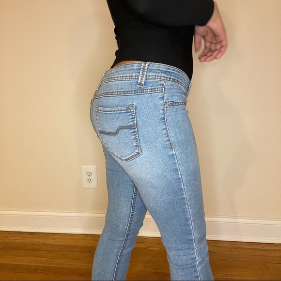 Low Rise Skinny Jeans - Picture 7 of 9